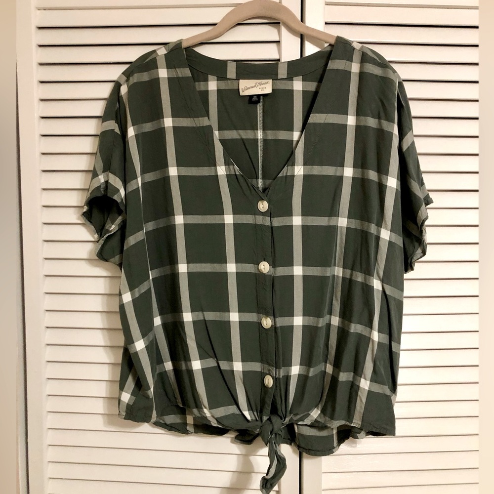 NWOT Green & White Plaid Short Sleeved Button Down Top